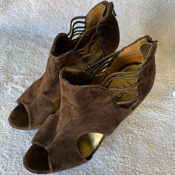 Moda Brown Suede Cutout Peep Toe Heels Size 8M Strappy High Heel Booties - Picture 1 of 9